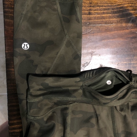 Lululemon wunder under cropped leggings green camo size 4 - Picture 3 of 3